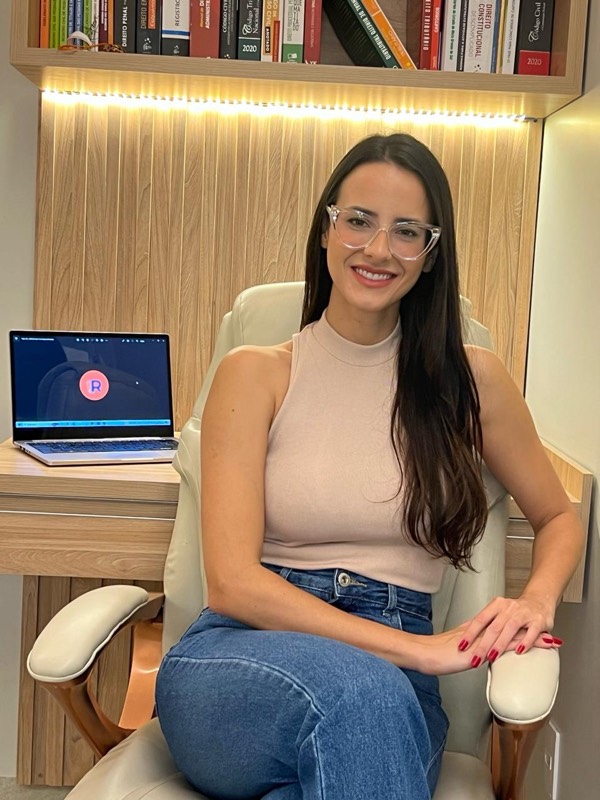Raíssa Fleming em seu escritório